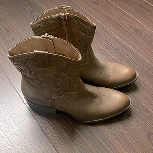 COCONUTS BY MATISSE WOMEN'S ANKLE BOOTS